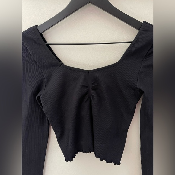 Spiritual Gangster Seamless Sweetheart Long Sleeve Cropped Top In Black Size M/L - Picture 7 of 14